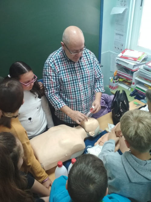 El Centro de Salud de Alfacar colabora con los centros de educación primaria de su zona en la formación en RCP  y primeros auxilios