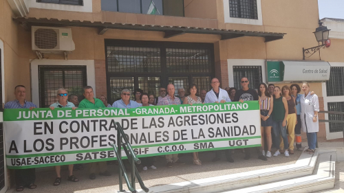 Profesionales de la Unidad Asistencial de Atarfe y del Distrito Sanitario Granada Metropolitano se solidarizan con el profesional celador conductor agredido en el Centro de Salud de Atarfe