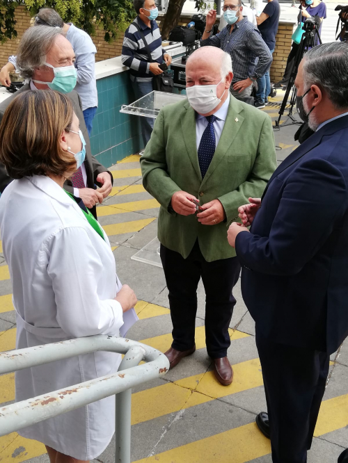 El consejero de Salud y Familias visita las obras del centro de salud Zaidín Centro