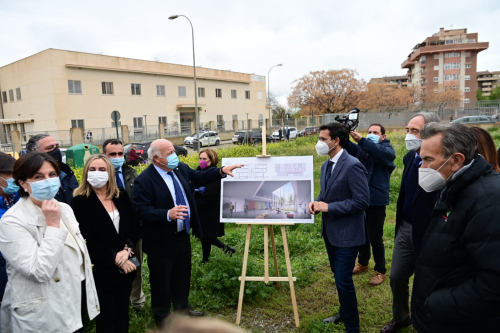 El Consejero Jesús Aguirre visita los terrenos en los que se levantará el futuro centro de salud de la Barriada de la Juventud