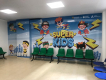 La sala de espera de pediatría del Centro de Salud de Churriana se llena de superhéroes