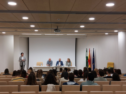 EL EQUIPO DIRECTIVO RECIBE A LOS NUEVOS RESIDENTES