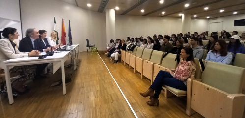Un total de 50 Especialistas Internos Residentes completarán su formación en centros de salud del Distrito Sanitario Granada Metropolitano