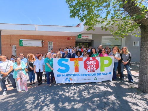 Acto de protesta en el centro de salud La Zubia por las agresiones sufridas por dos profesionales