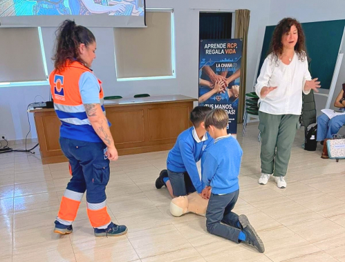 El centro de salud La Chana lleva a cabo el proyecto “Aprende RCP. Regala Vida”